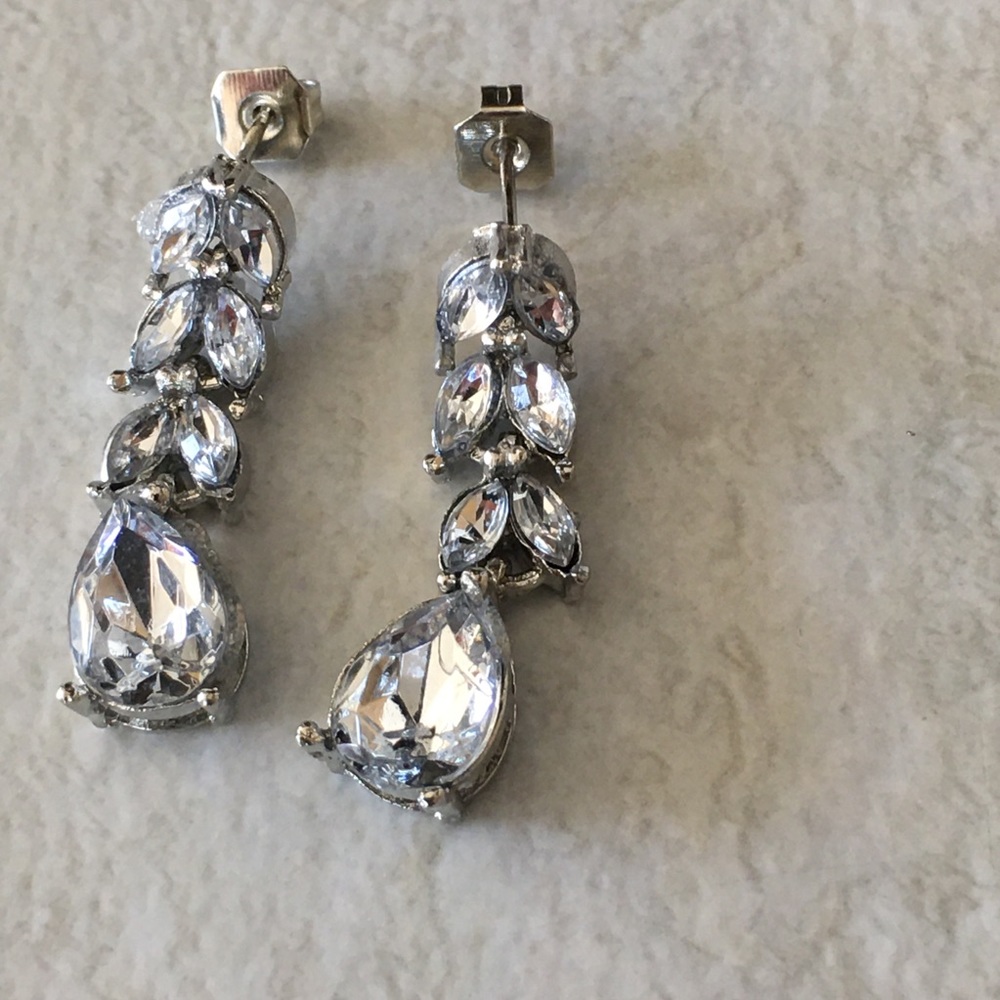 Earring - Picture 1 of 5